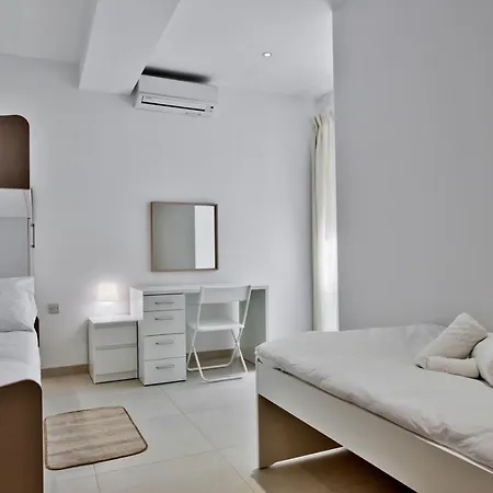 Stunning 2 Bed Meters Away From 斯利马