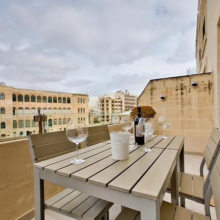 Stunning 2 Bed Meters Away From *