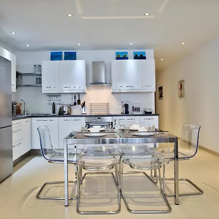 Stunning 2 Bed Meters Away From * 斯利马