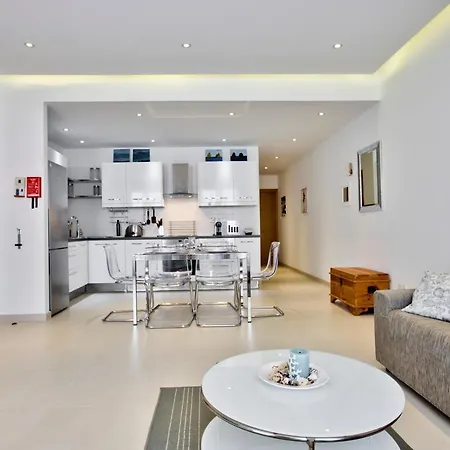 Stunning 2 Bed Meters Away From *