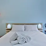 דירה Stunning 2 Bed Meters Away From