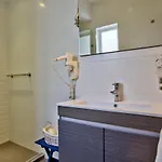 Stunning 2 Bed Meters Away From *