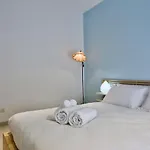 דירה Stunning 2 Bed Meters Away From