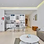 Stunning 2 Bed Meters Away From *