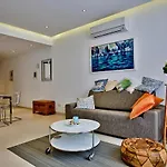 Stunning 2 Bed Meters Away From דירה סליאמה