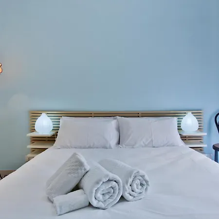 Apartment Stunning 2 Bed Meters Away From