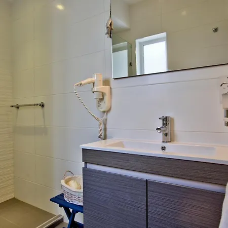 Bright And 2 Bedroom In *