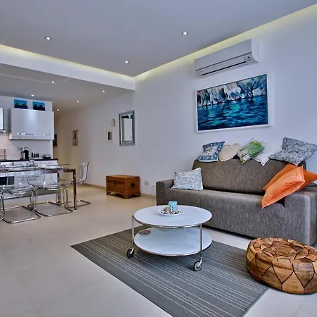 Apartment Bright And 2 Bedroom In