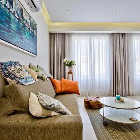 Stunning 2 Bed Meters Away From