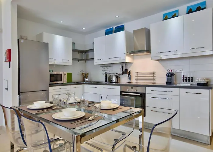 Stunning 2 Bed Meters Away From 아파트 *