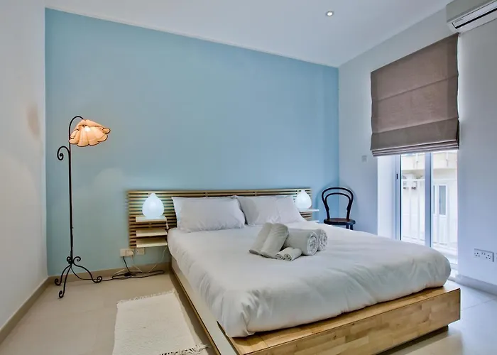 Stunning 2 Bed Meters Away From 슬리에마