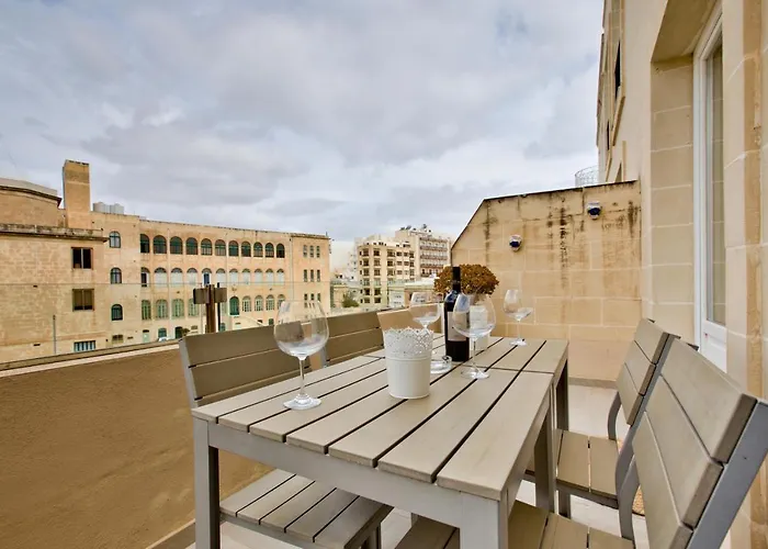 Stunning 2 Bed Meters Away From *