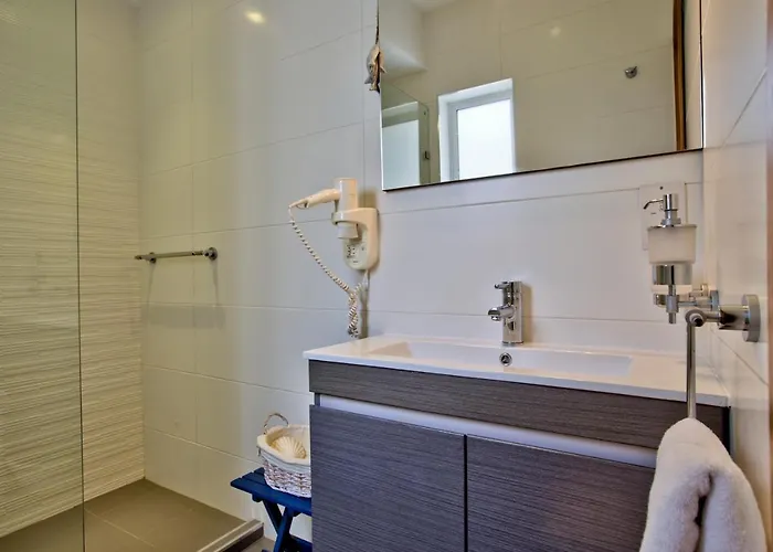 Stunning 2 Bed Meters Away From *