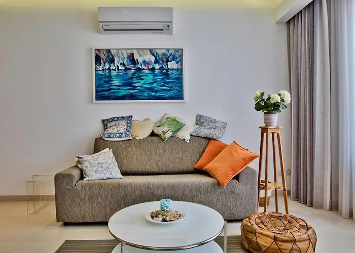 Stunning 2 Bed Meters Away From *