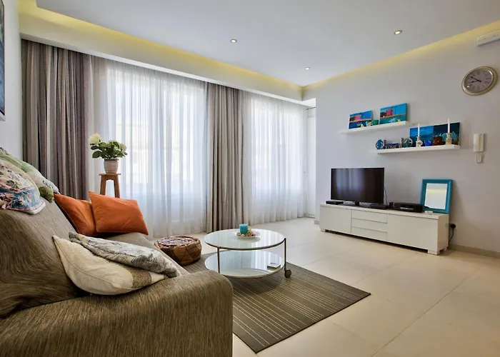 Stunning 2 Bed Meters Away From 아파트