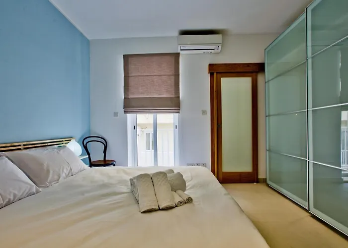 Stunning 2 Bed Meters Away From 아파트