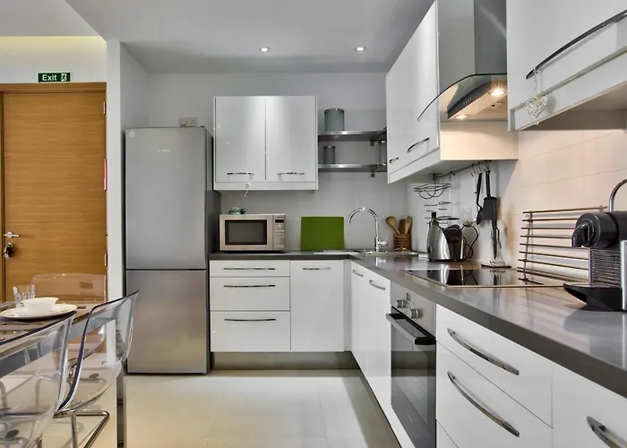 Stunning 2 Bed Meters Away From