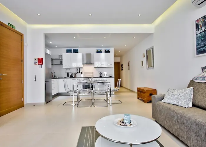 Stunning 2 Bed Meters Away From *