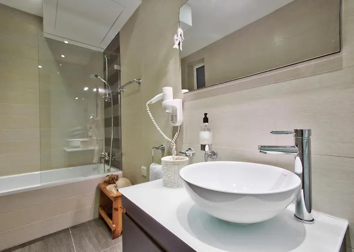 Stunning 2 Bed Meters Away From 아파트 *