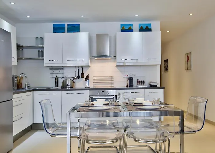 Stunning 2 Bed Meters Away From *