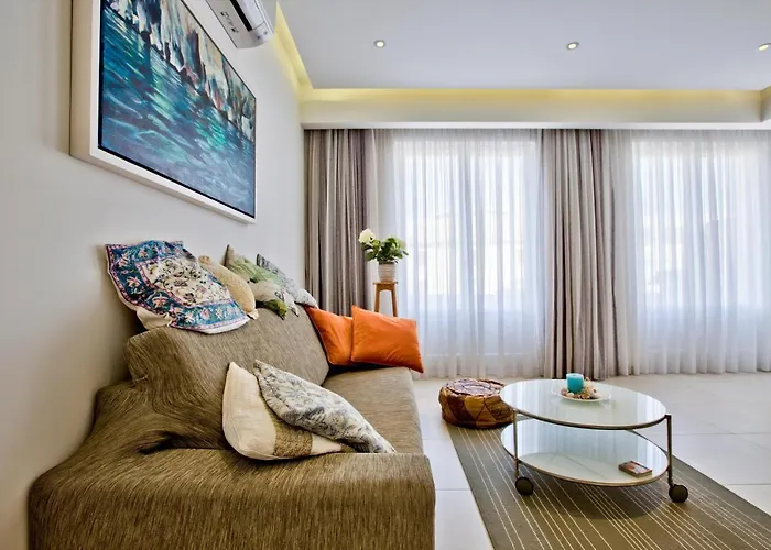 Stunning 2 Bed Meters Away From