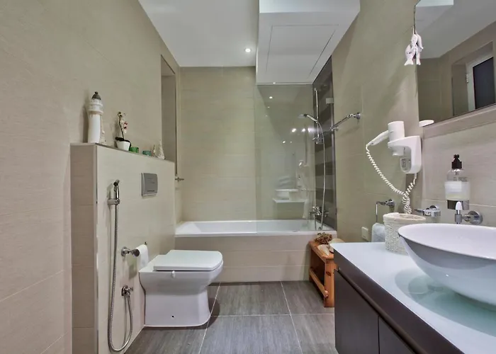 Stunning 2 Bed Meters Away From