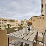 Stunning 2 Bed Meters Away From *