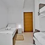 Stunning 2 Bed Meters Away From *
